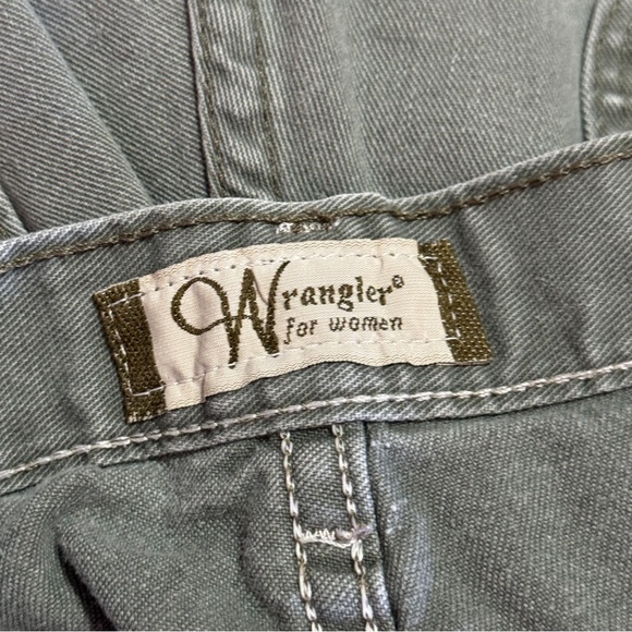 🛑CLEARANCE😮Wrangler for Women |Washed Green Utility Cotton Shorts Size 14 | GC - Picture 3 of 5